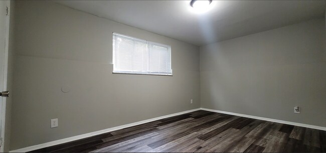 Building Photo - Beautiful 2 bedroom 1 bath apartment