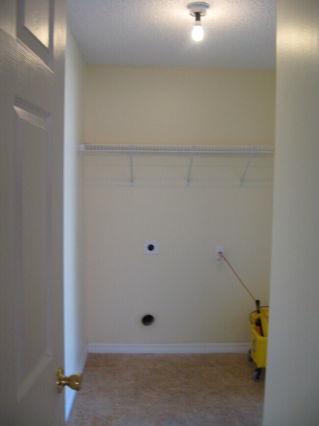 Building Photo - 8522 Rainbow Ave