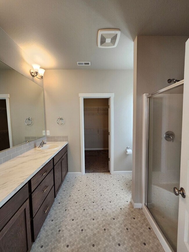 Building Photo - MOVE-IN SPECIAL: 1/2 MONTHS RENT FREE! Like New 3-Bedroom, 2-Bath Home