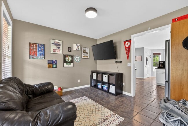 Building Photo - Spacious Stratham Home | Semi-In Ground Pool | Finished Basement | AVAILABLE AUGUST 1st