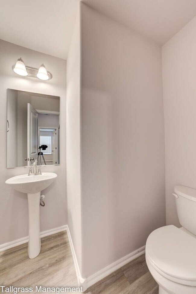 Building Photo - $2,250/mo | 4 Bed, 2.5 Bath | MOVE IN SPECIAL