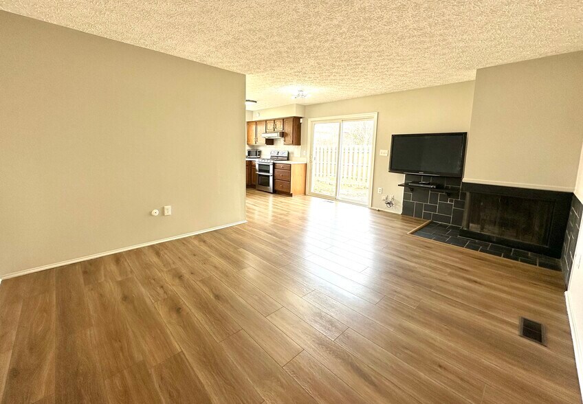 Building Photo - 537 Randall Dr