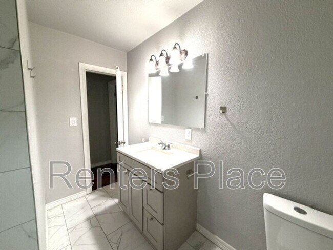 Building Photo - 707 N Florence Pl