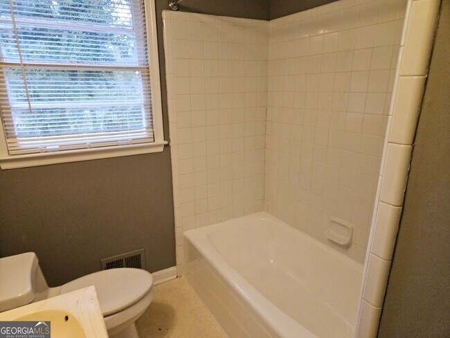 Building Photo - 2695 Sandtown Rd SW