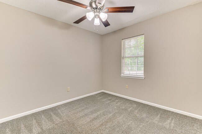 Building Photo - 2960 Glenn Hills Dr