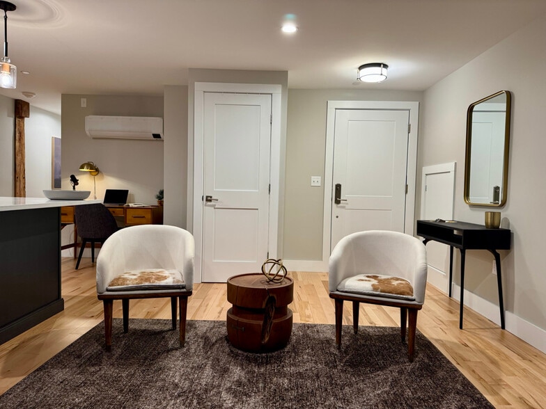 entrance, office nook, closet - 45 Market St