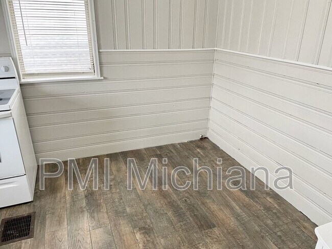 Building Photo - 312 Harrison St