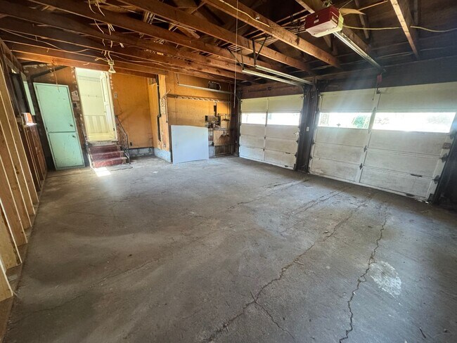 Building Photo - Spacious & Updated Home with Bonus Room, Large Basement, & Garage