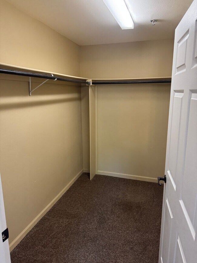Building Photo - 2515 Martin St