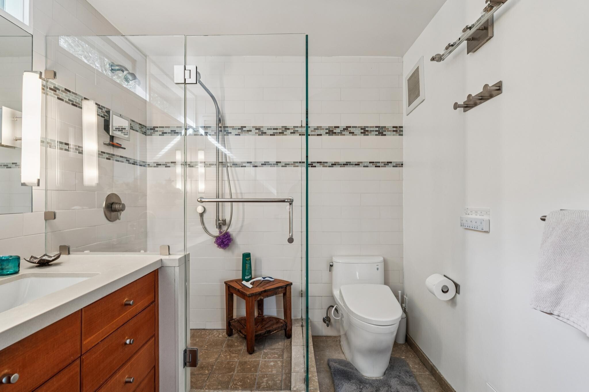 Building Photo - 664 Woodmont Ave