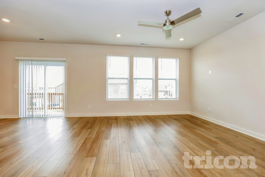 Building Photo - 7012 Park Knoll Dr