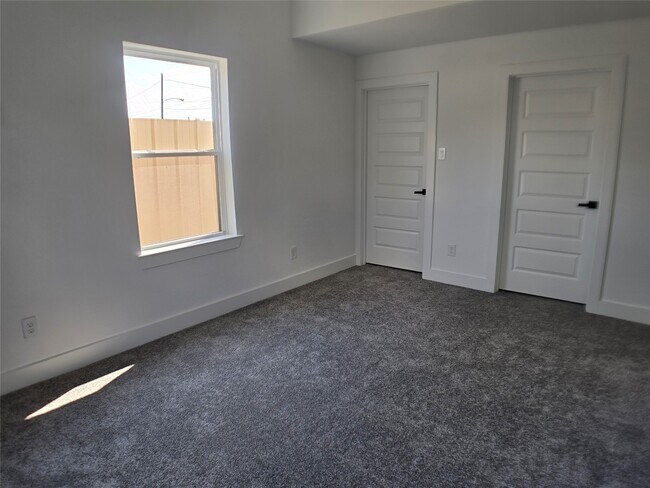 Building Photo - 9808 Pelsey St