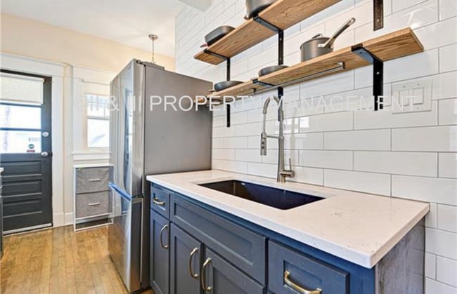 Building Photo - 11 E 57th Terrace