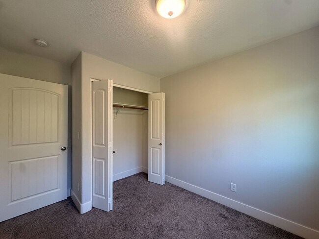Building Photo - HONEYBEE5711-5713