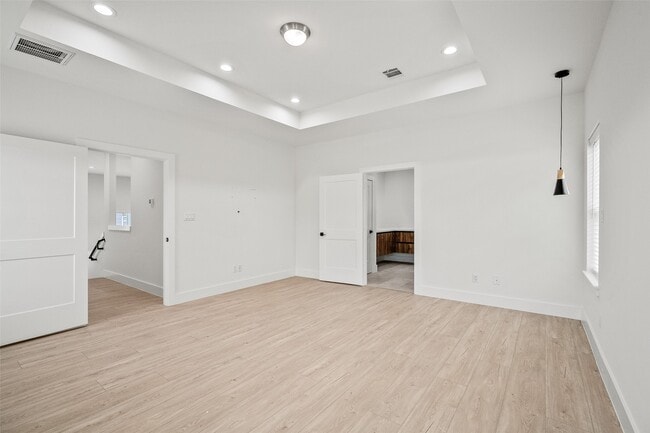 Building Photo - 104 Tolima Dove St