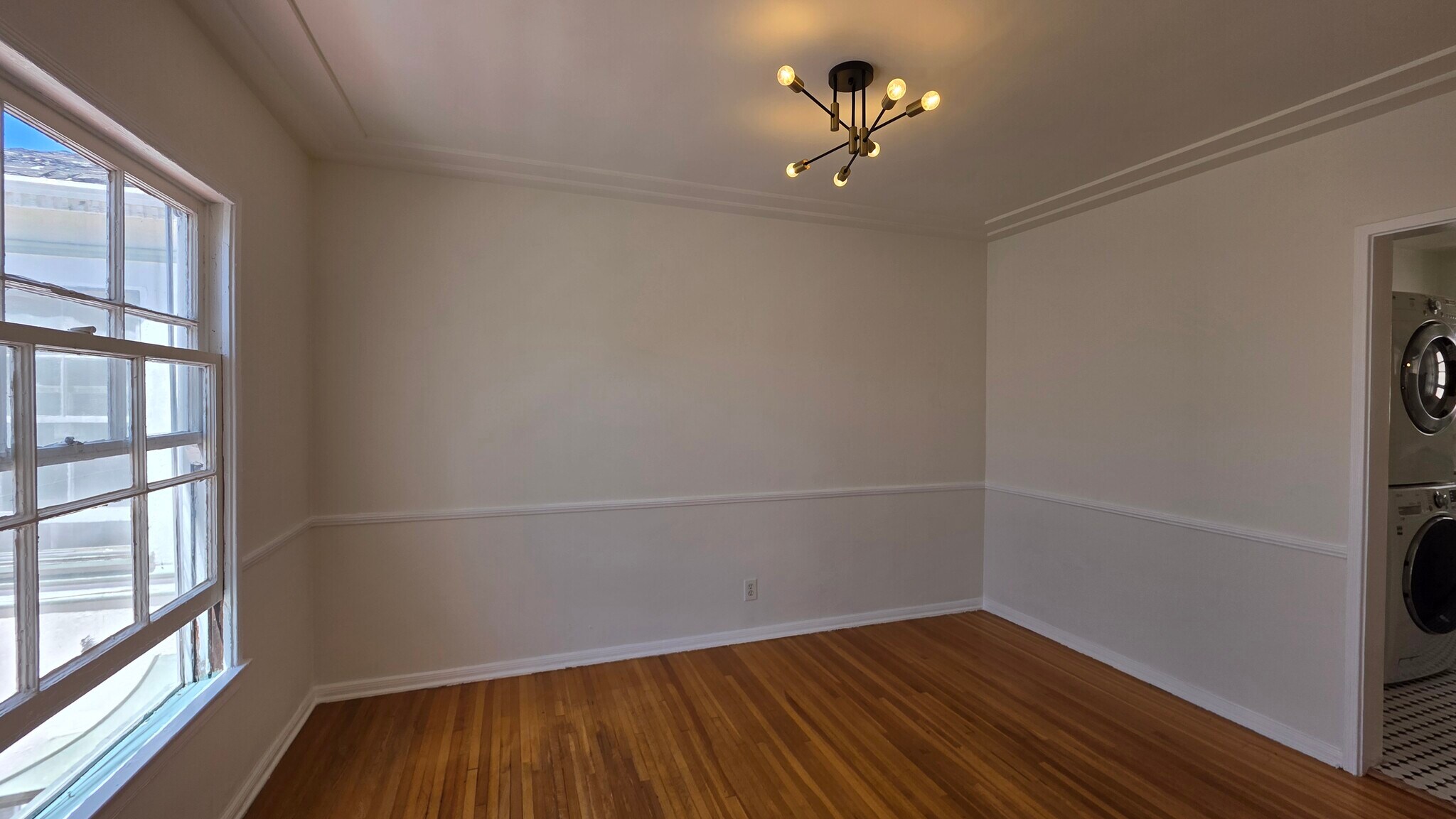 Building Photo - 455 N Hayworth Ave