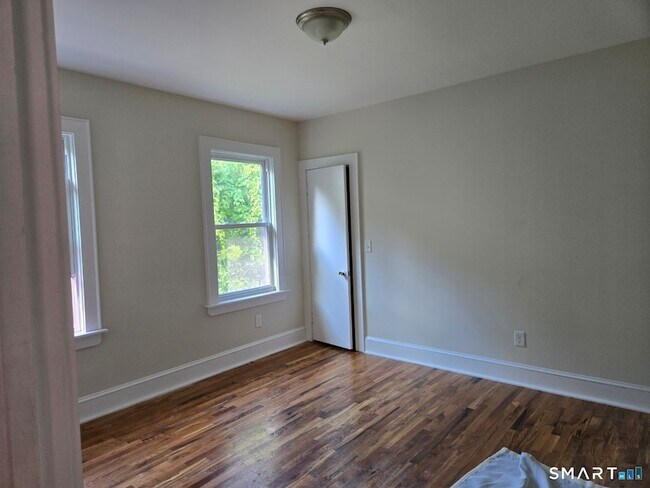 Building Photo - 921 Cooke St