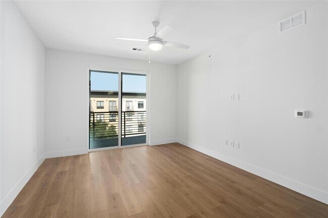 Building Photo - 1701 Simond Ave