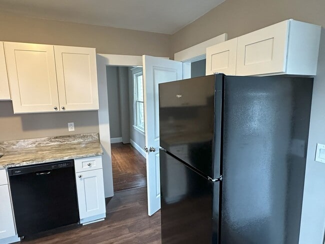 Building Photo - Fully Remodeled 3 Bedroom Single Family Home