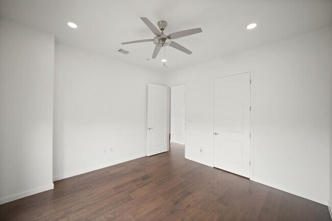 Building Photo - 4820 Caroline St