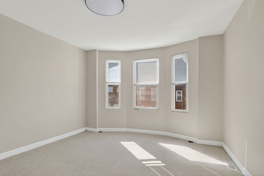 Building Photo - 2102 W Saratoga St