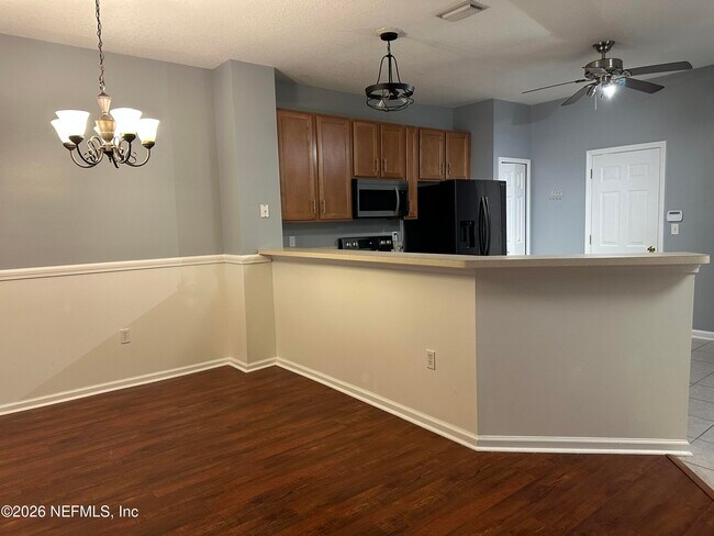 Building Photo - 9744 Summer Grove Way W