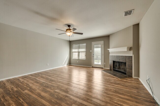 Building Photo - 9917 George Washington Dr
