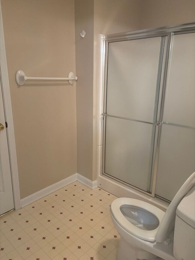 Building Photo - 2 Bedroom Salisbury Home