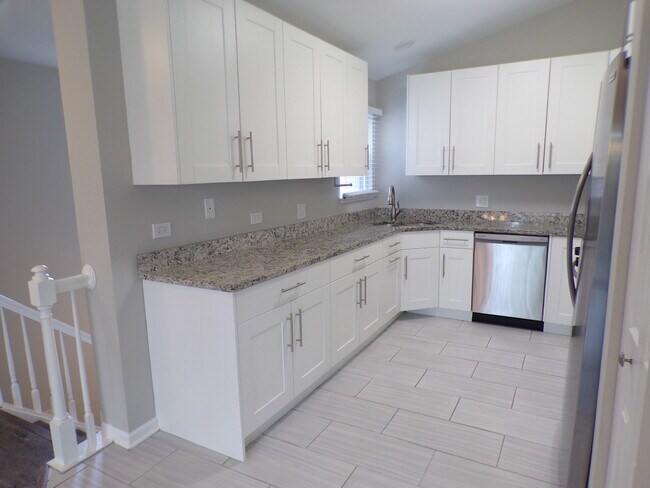 Building Photo - 1053 Woodhill Ct