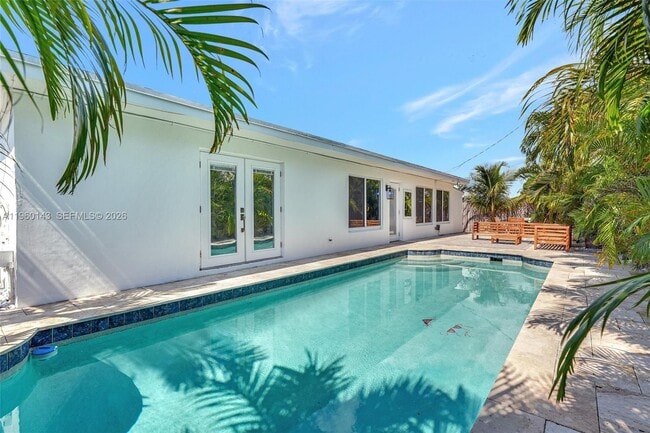 Building Photo - 701 NE 8th St