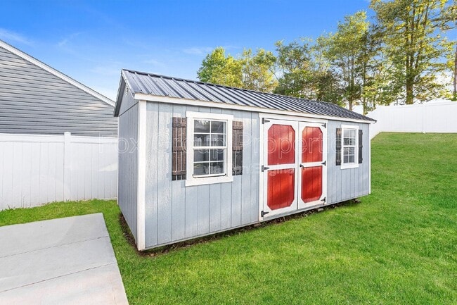 Building Photo - 160 Browband St