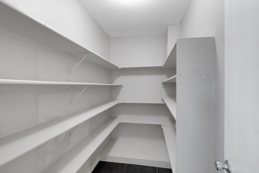 Building Photo - 2708 Bur Oak Dr