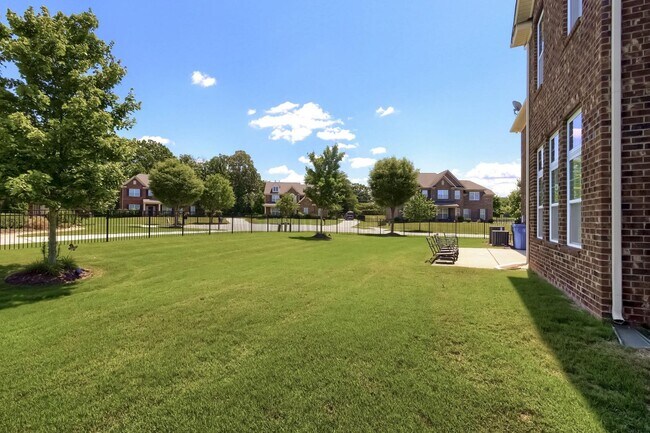 Building Photo - 5 Bedroom single family home in Mooresville