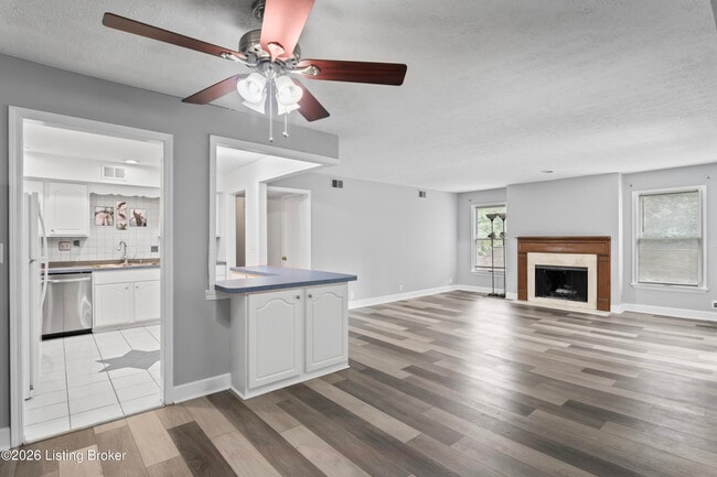 Building Photo - 10331 Shelbyville Rd