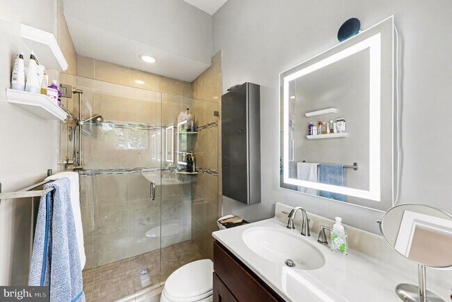 Building Photo - 6306 Beachway Dr
