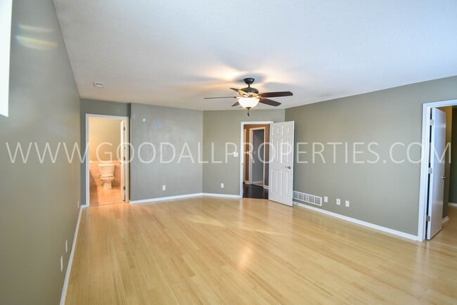 Building Photo - 4 Bedroom 3 Bath Home 3 Car Garage with large fenced in yard in Waukee