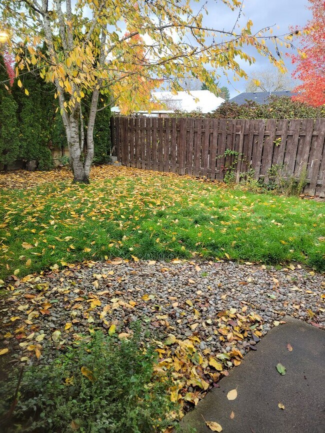 Building Photo - 619-621 Blaine