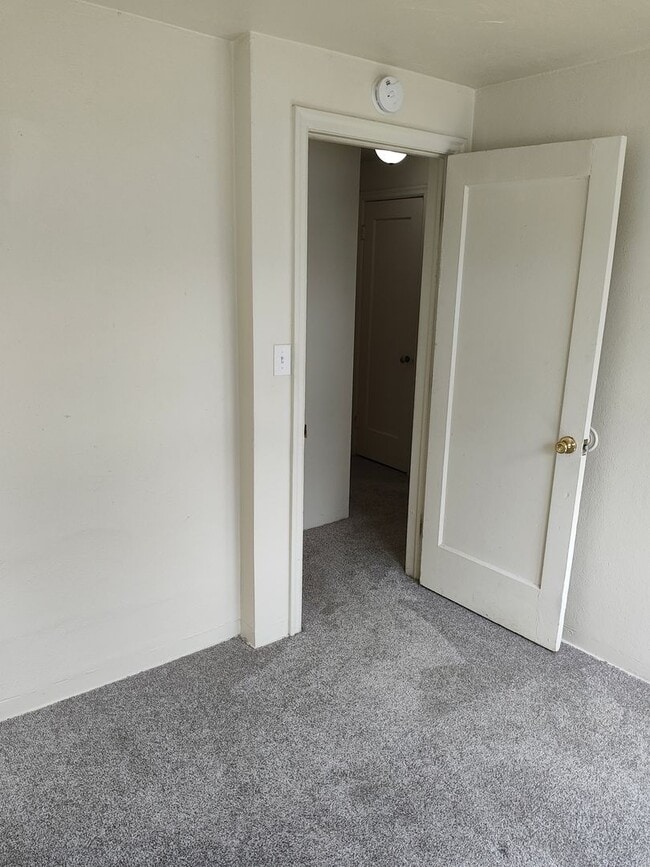 Building Photo - 4BR/2BA House only $2195/month!!!