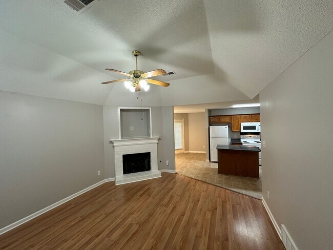 Building Photo - Lovely Cordova home. Fresh Paint and New Carpet! Fenced backyard and eat in kitchen. Pets are wel...