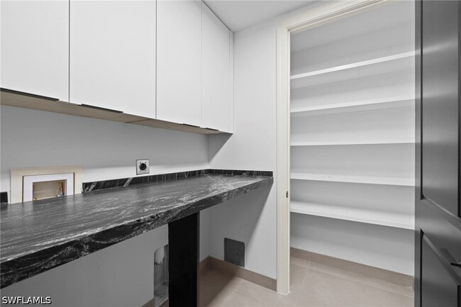 Building Photo - 23191 Fashion Dr