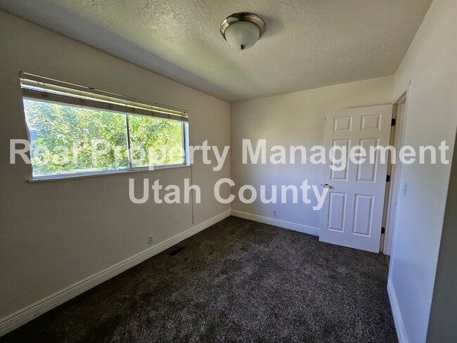 Building Photo - Orem 4-Plex