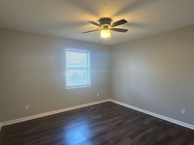 Building Photo - $500 OFF 1st FULL MONTHS RENT...Renovated 2 Bedroom Duplex in Manchester