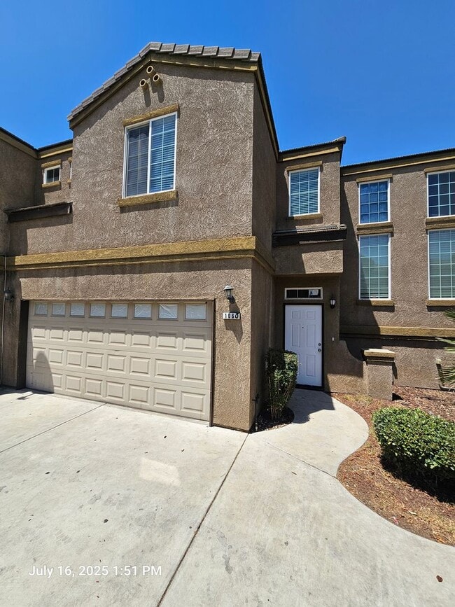 Primary Photo - 1060 Goble Ct