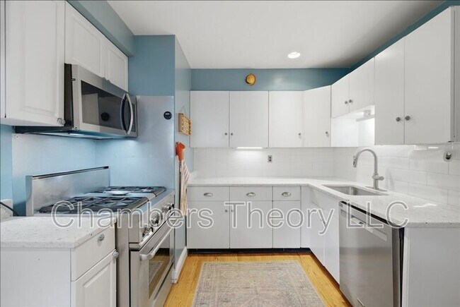 Building Photo - 912 N Lexington St