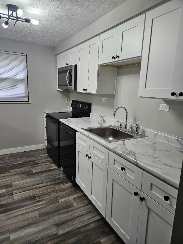 Building Photo - 4242 Hanover Dr