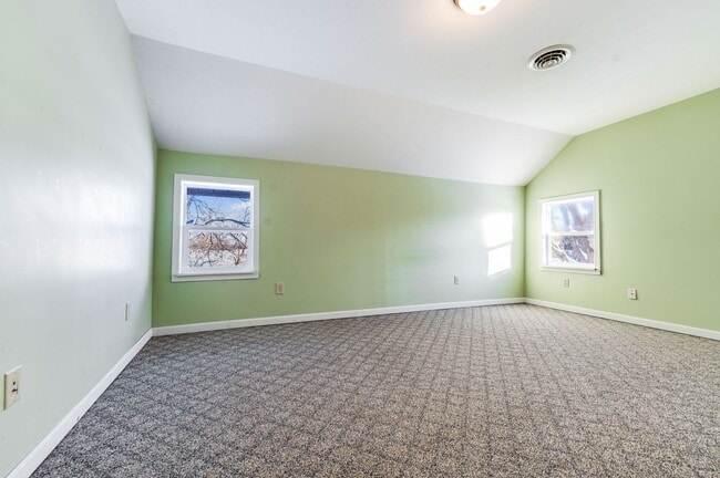 Building Photo - Spacious Cambridge City Home