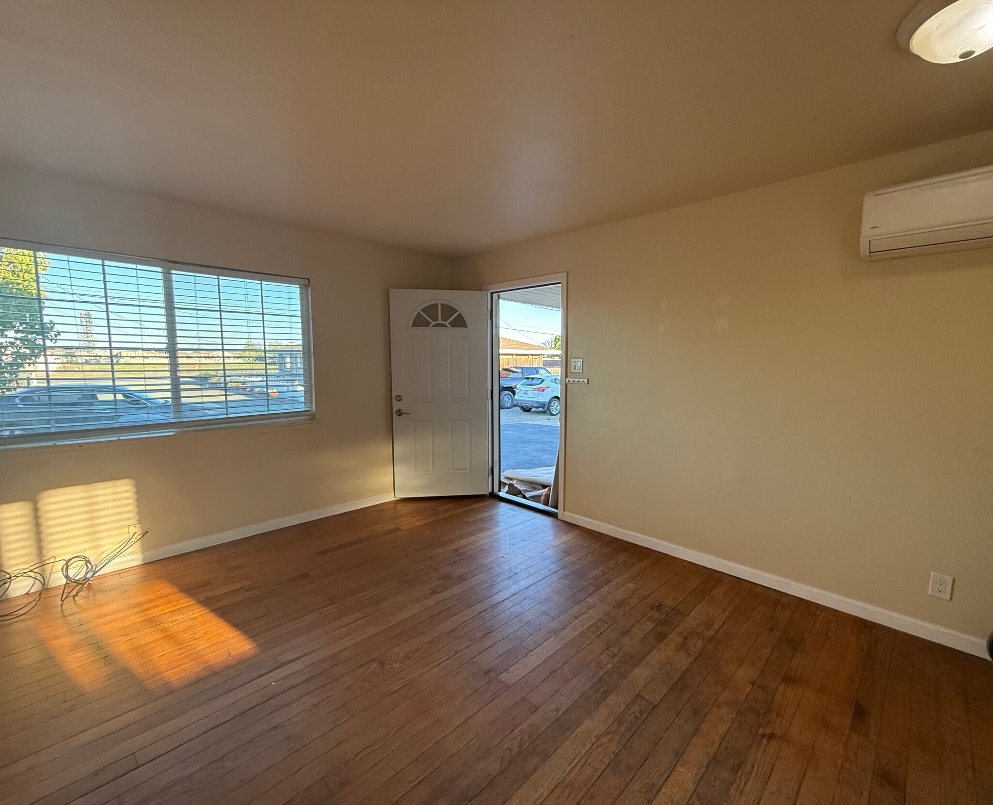 Building Photo - 5425 Live Oak Ave