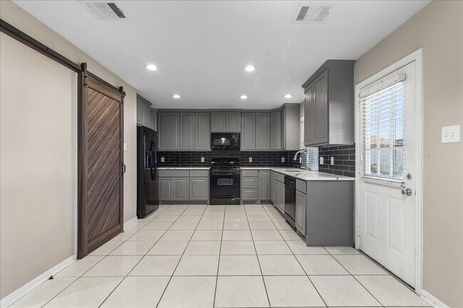 Building Photo - 16218 Bunker Ridge Rd