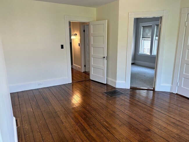 Building Photo - 16 Fletcher St