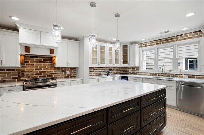 Building Photo - 2356 Pinkney Dr